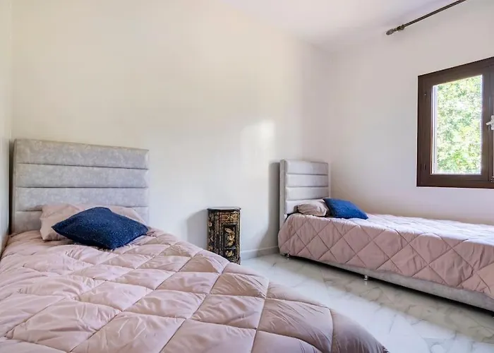 Appartement Chaleureux Et Calme, Parking, Jardin